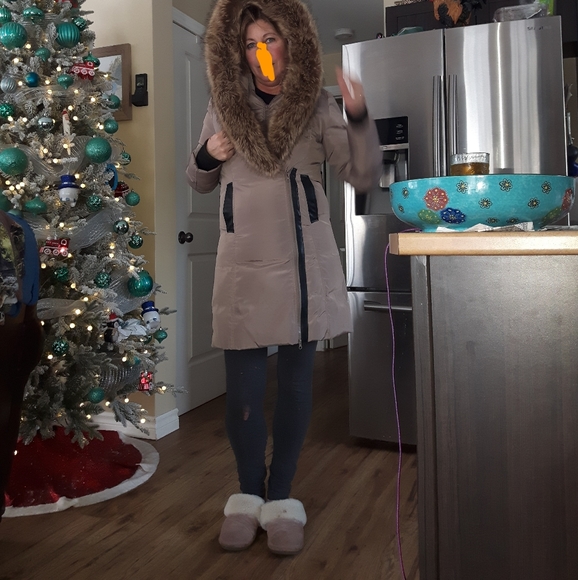 Women's Puffer Coat - Picture 2 of 4